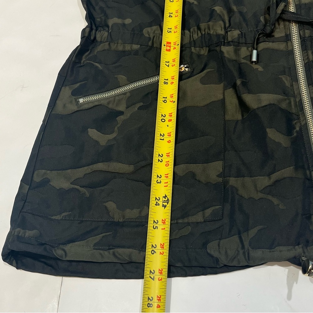 Chico's Zenergy Green Anorak Camo Embossed Full Zip Jacket With Hood Size 8/10 - Picture 16 of 16